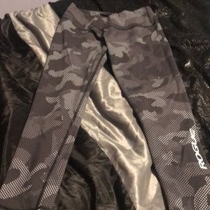 Rouge Capri Black Camo